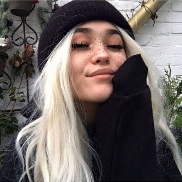 22” White Blonde Lace Front Wig *NEW*